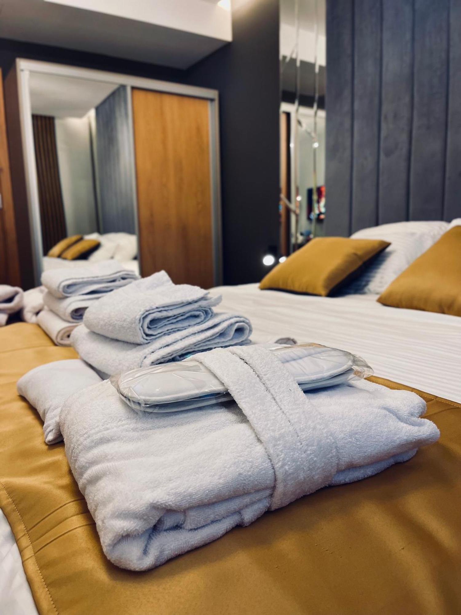 Mozaik Apartments & Spa - Modern 4-Star Apartments With Exclusive Private Spa Wellness In The City Center - Sauna, Jacuzzi, Turkish Bath - Free Parking, Wi-Fi - Rooms & Apartments Ćuprija Dış mekan fotoğraf