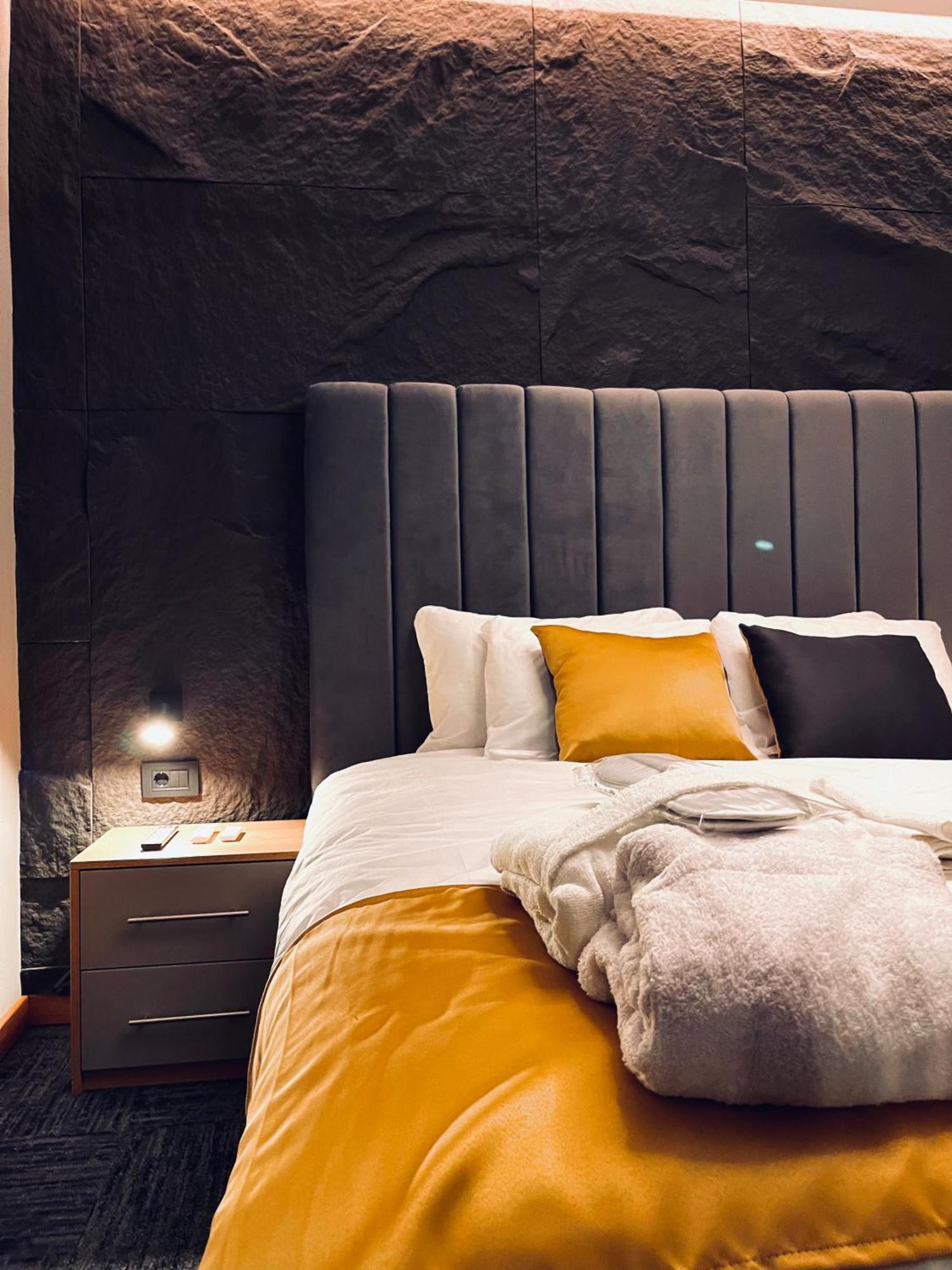 Mozaik Apartments & Spa - Modern 4-Star Apartments With Exclusive Private Spa Wellness In The City Center - Sauna, Jacuzzi, Turkish Bath - Free Parking, Wi-Fi - Rooms & Apartments Ćuprija Dış mekan fotoğraf
